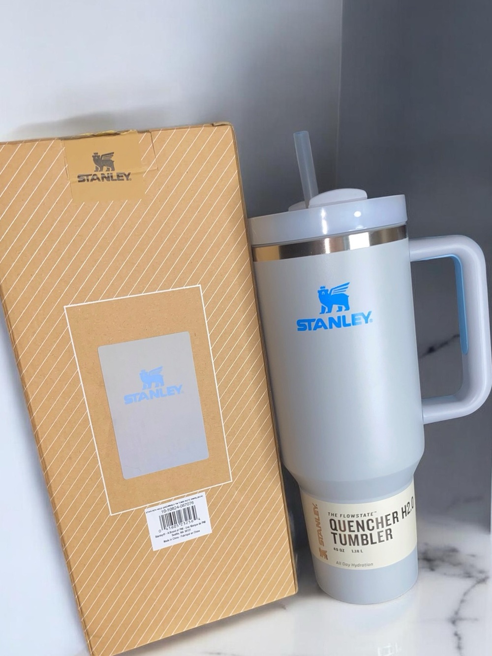 40 oz Stanley Quencher H2.0 FlowState Tumbler
NIB